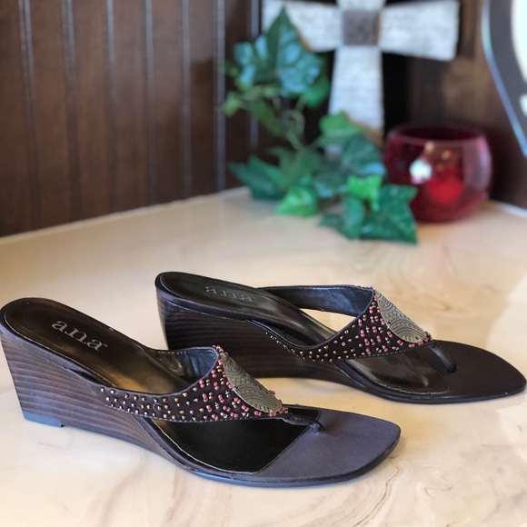 Shoes - Picture 2 of 7